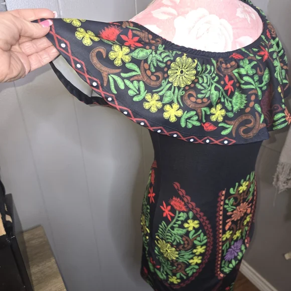 Off-Shoulder Cantina-Style Printed Pattern Black Dress SIZE XL - Picture 3 of 6